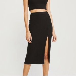 Black knit midi skirt with slit XS